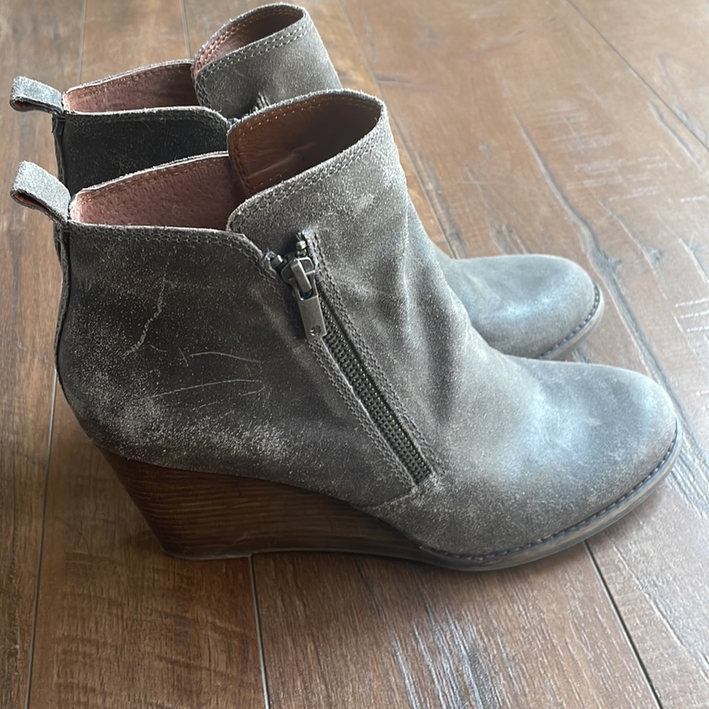 Lucky Brand Yesterr Wedge Ankle Boots woman’s distressed leather 10M - Picture 3 of 5